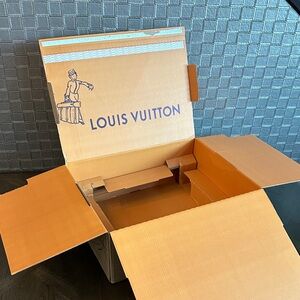 Louis Vuitton large discreet shipping box 22x17x8.5
